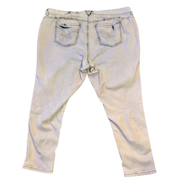 Amethyst Light Wash Distressed Skinny Jeans - Picture 5 of 11